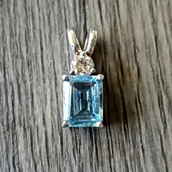 Sterling Silver auqamarine pendant. - Picture 1 of 2